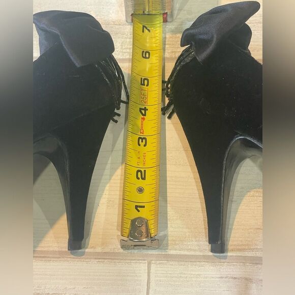 Stuart Weitzman Black Heels with Cute Bow Fringe Spain Leather Sole sz 8 women’s - Picture 14 of 15